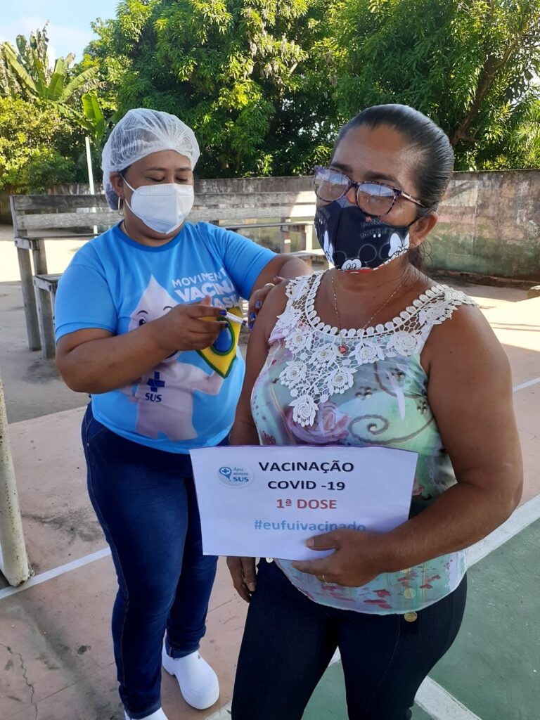 SEMSA inicia vacinação dos Professores do Município na quadra da Escola S. Raimundo Nonato